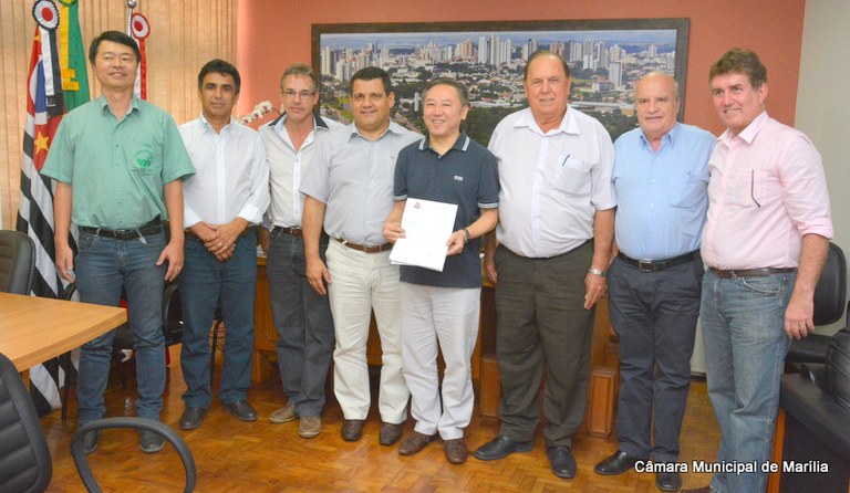 Presidência e vereadores comunicam deputado Ihoshi sobre título aprovado pela Câmara
