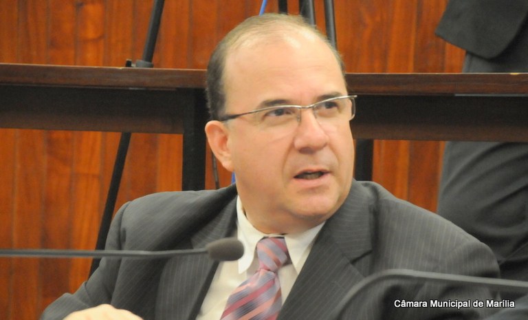 Inclusão de rua no projeto de recapeamento é solicitada pelo vereador Custódio