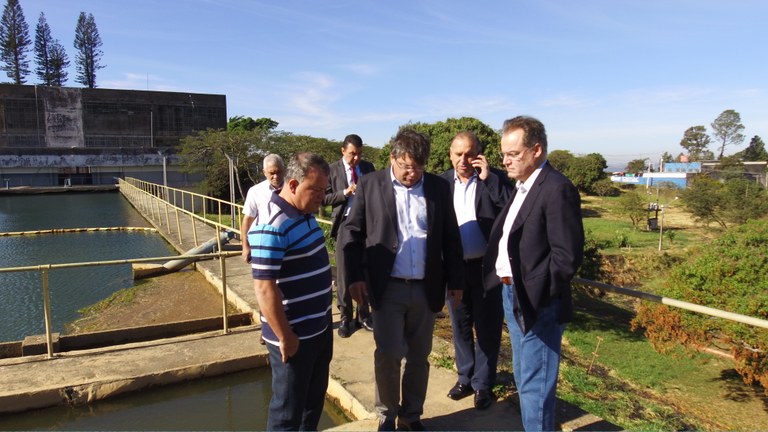 Secretário-chefe da Casa Civil vem a Marília, vistoria instalações do ETA-Peixe, assina aumento de convênio e tem reunião com prefeitos da região