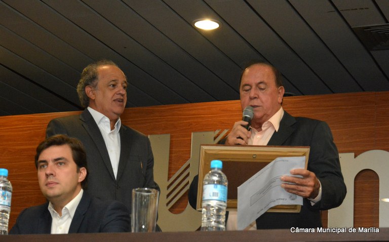 Presidente do TCE-SP Dimas Ramalho recebe título de Visitante Ilustre da Câmara de Marília