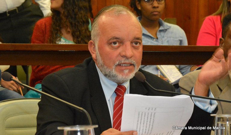 Cícero do Ceasa defende moradias populares para famílias que vivem às margens da linha férrea
