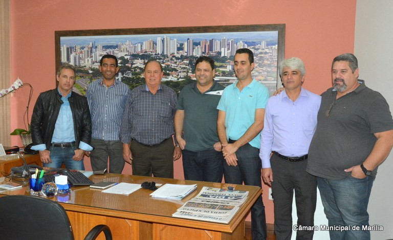Mesa diretora da Câmara de Araucária conhece  estrutura e estúdio de canal legislativo de Marília