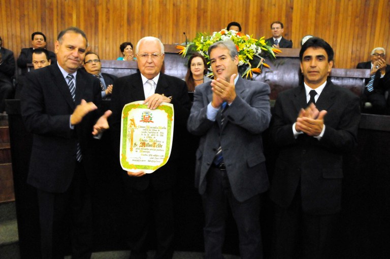 Milton Tédde recebe título de cidadão mariliense