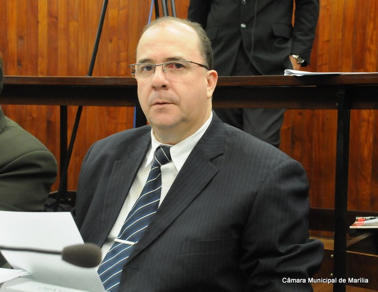Vereador Marcos Custódio encaminha pedido de semáforo 