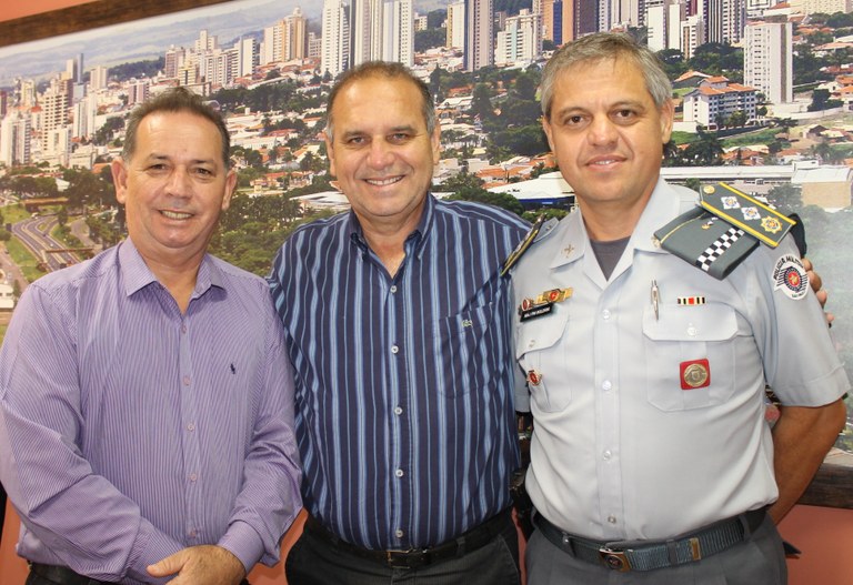Comandante do 9º Batalhão de Polícia Militar do Interior faz visita ao presidente Dr. Damasceno