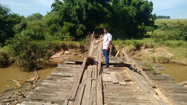 Requerimento do vereador Capacete cobra recuperação de ponte em vicinal de Avencas