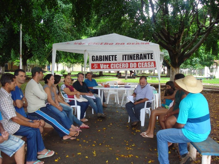 Cícero visita Rosália e atende população no gabinete itinerante