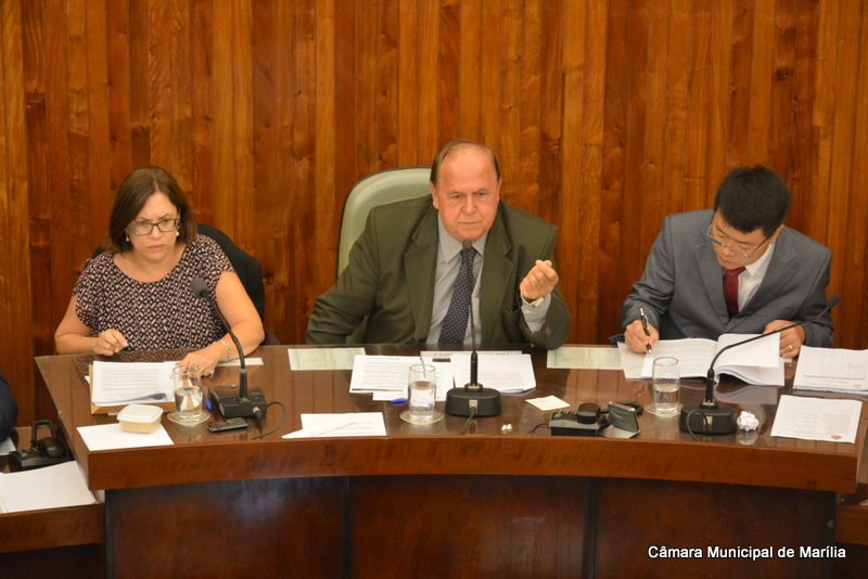 Pauta da sessão ordinária de 2ª-feira é composta por 10 projetos, 69 requerimentos e 75 indicações
