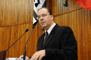 Vereador Marcos Custódio toma posse na primeira sessão do ano