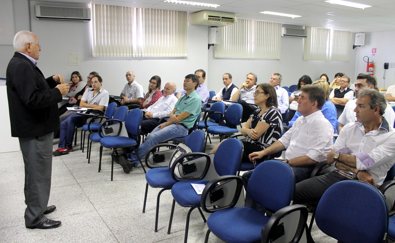 Santa Casa apresenta balanço da gestão e atual situação econômica para o Poder Legislativo