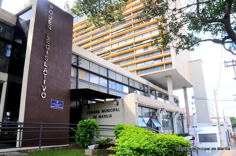 Câmara Municipal terá expediente até ao meio dia nesta sexta-feira