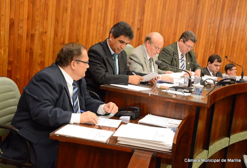Vereadores realizam votação de três projetos em Sessão Extraordinária 