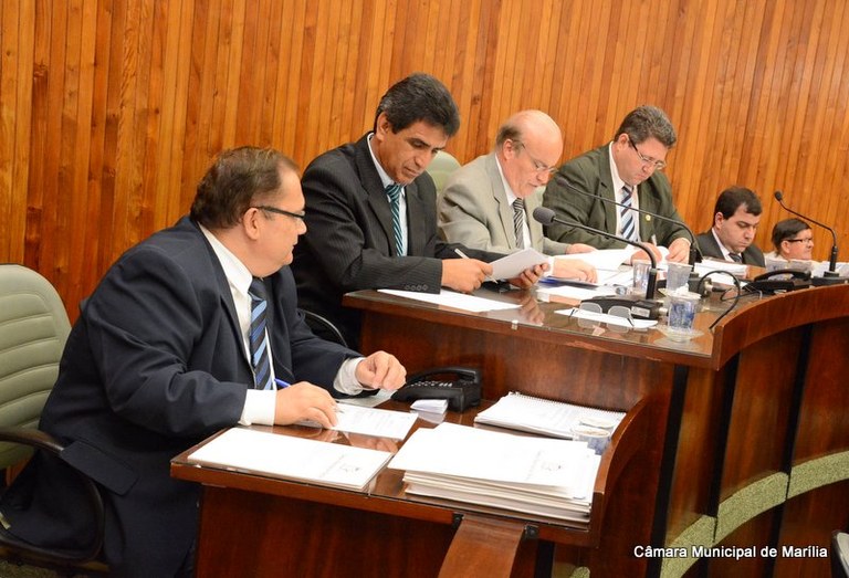Vereadores realizam votação de três projetos em Sessão Extraordinária 