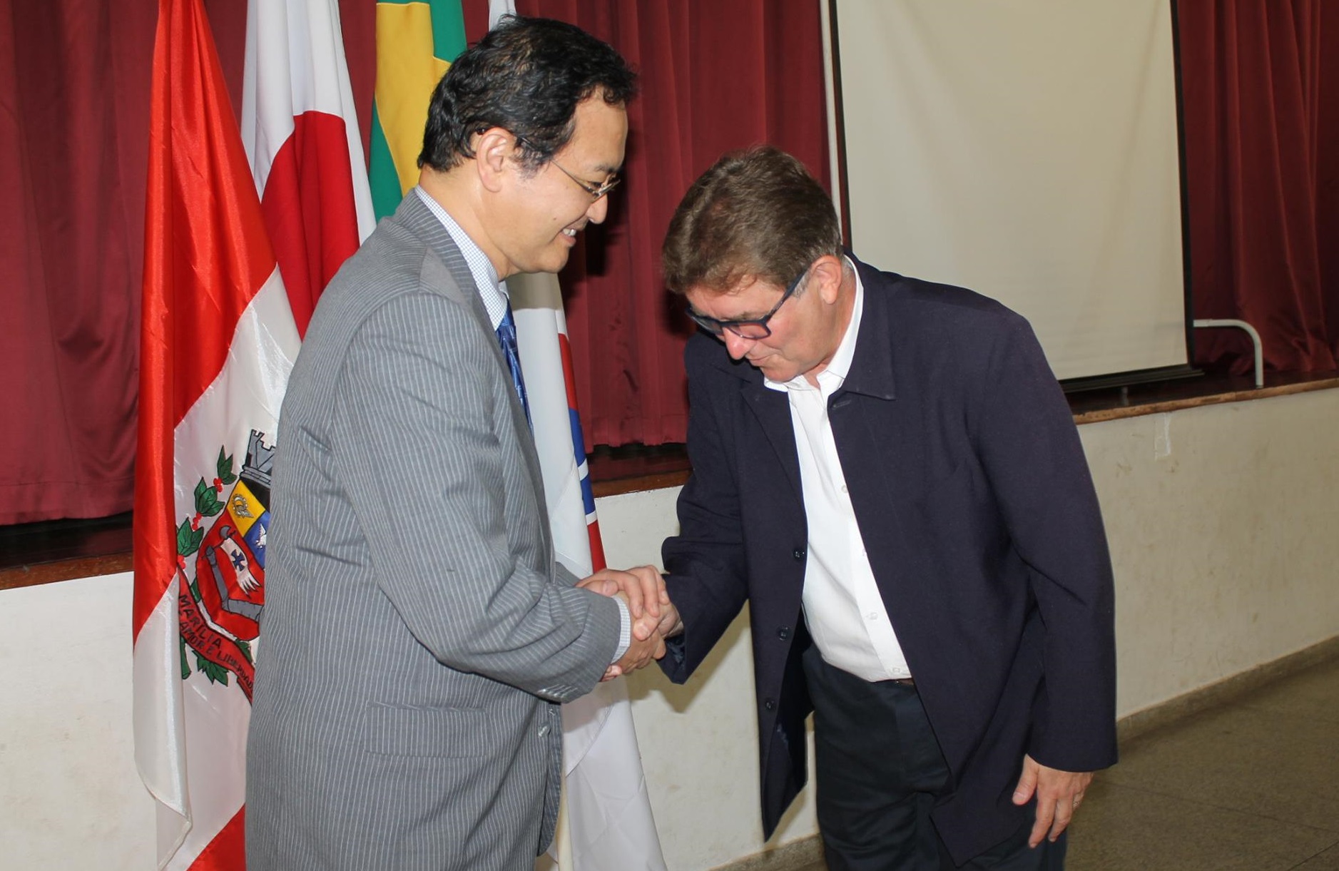 Vereador Marcos Rezende recepciona cônsul geral do Japão durante visita oficial a Marília