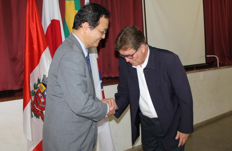 Vereador Marcos Rezende recepciona cônsul geral do Japão durante visita oficial a Marília