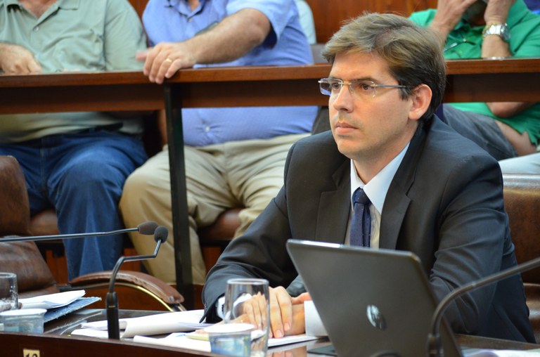Fiscalização - Gasto com aluguéis de imóveis preocupa vereador José Luiz Queiroz