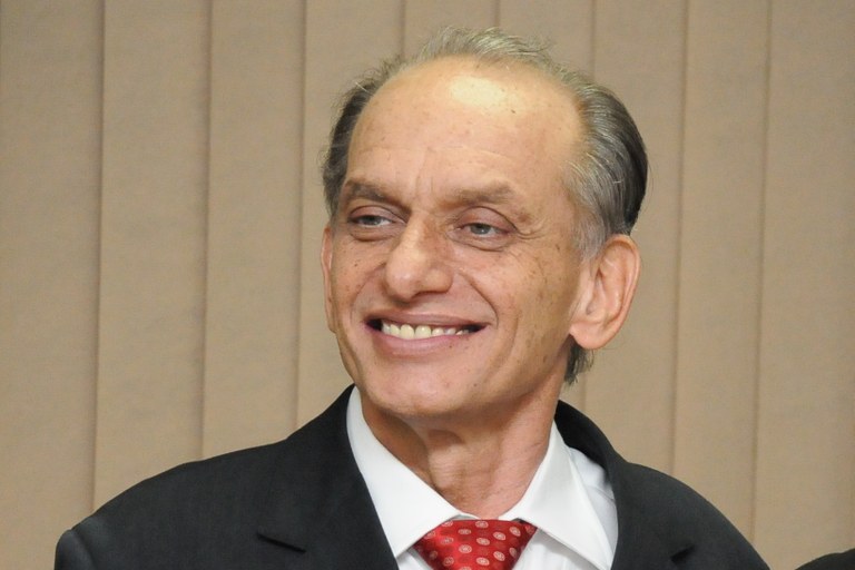 Tributo a um idealista