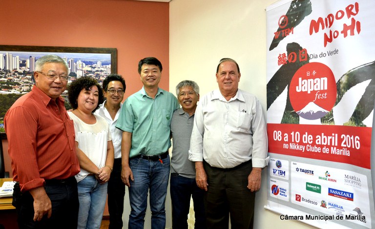 Nikkey Clube e organizadores entregam o convite da 14ª Japan Fest para presidente Herval Seabra