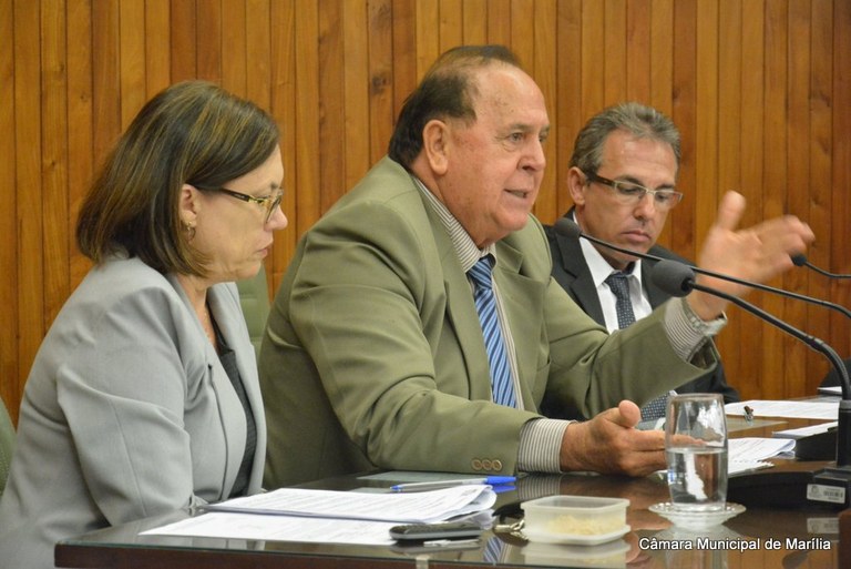 Vereadores aprovam 6 projetos, pedem  vistas de dois dias para o PL 190/2015  e recebem a comunidade