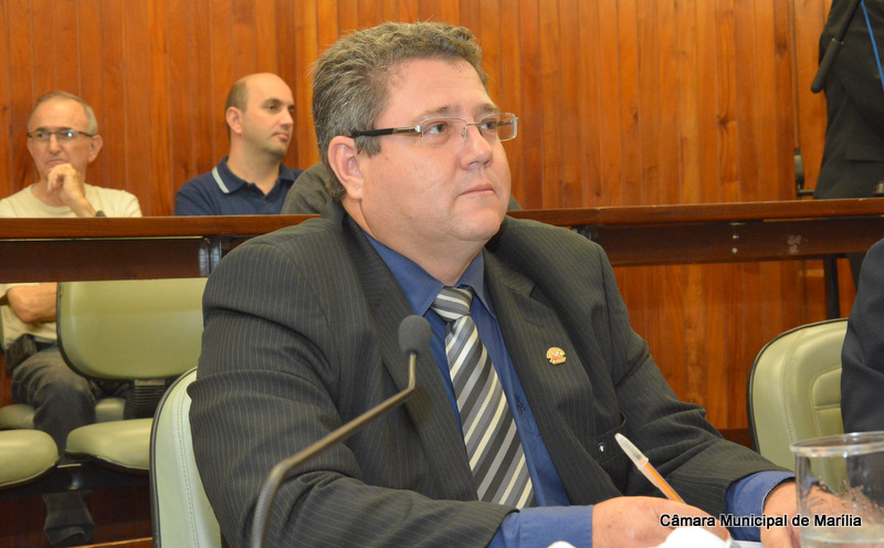 Samuel da Farmácia requer informações sobre direito de passe para estudantes em Marília