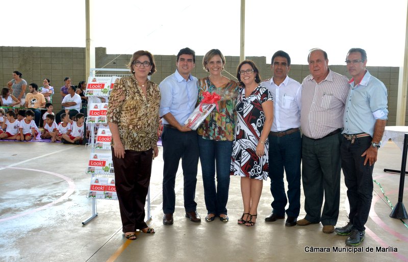 Vereadores enaltecem os benefícios do idioma inglês na rede municipal de ensino de Marília