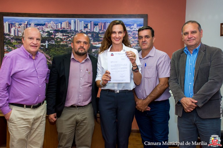 Modelo internacional Alessandra Berriel receberá título de Cidadã Mariliense
