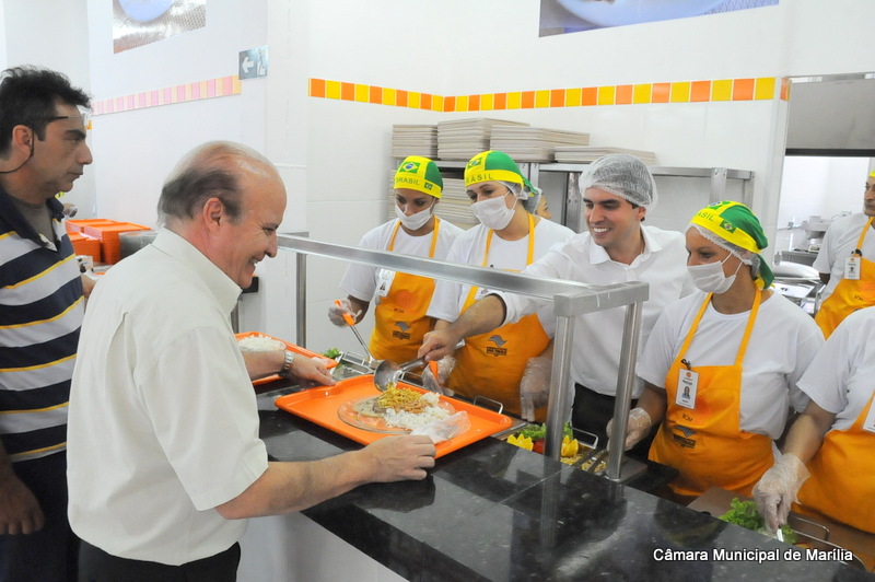 Presidente Nardi e vereadores acompanharam apresentação do Bom Prato