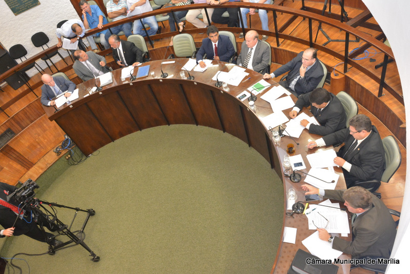 Plenário analisa projeto que obriga agência bancária a receber boletos de qualquer valor