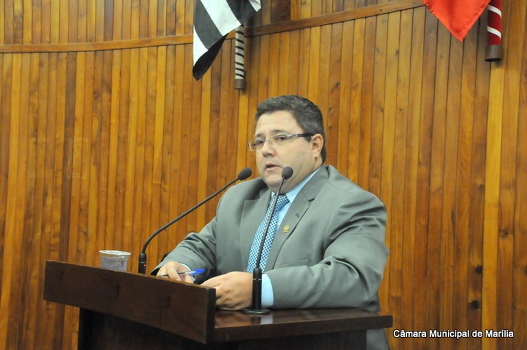 Samuel da Farmácia recebe informações sobre perfuração de poços 