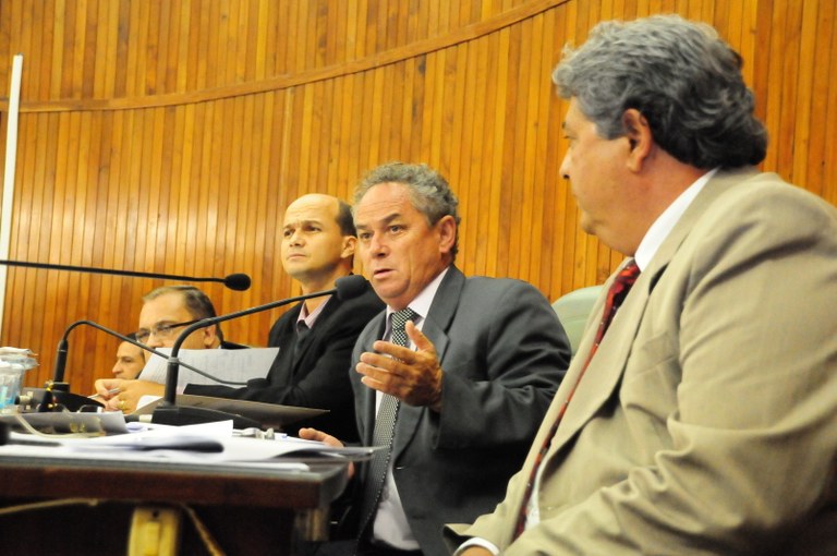 Sessão Ordinária vota dois itens da Ordem do Dia