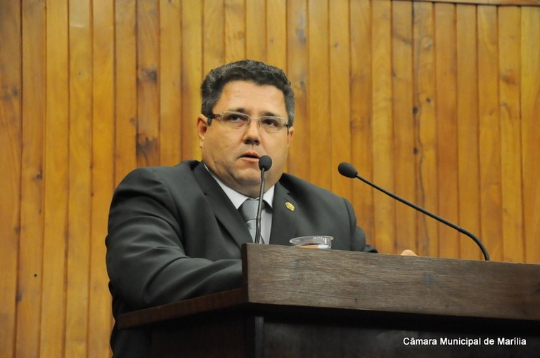 Vereador Samuel da Farmácia solicita praça de lazer para população do bairro Altos do Palmital