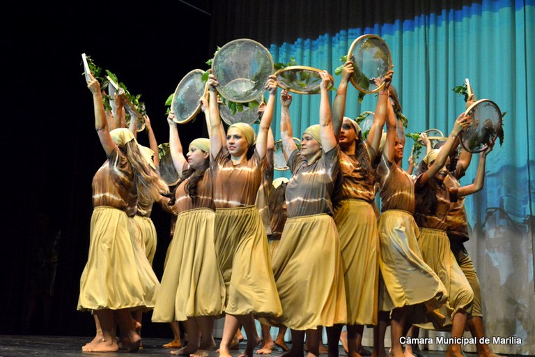 30ª Noite dos Pioneiros encanta famílias contando povoação de Marília através do teatro e da dança