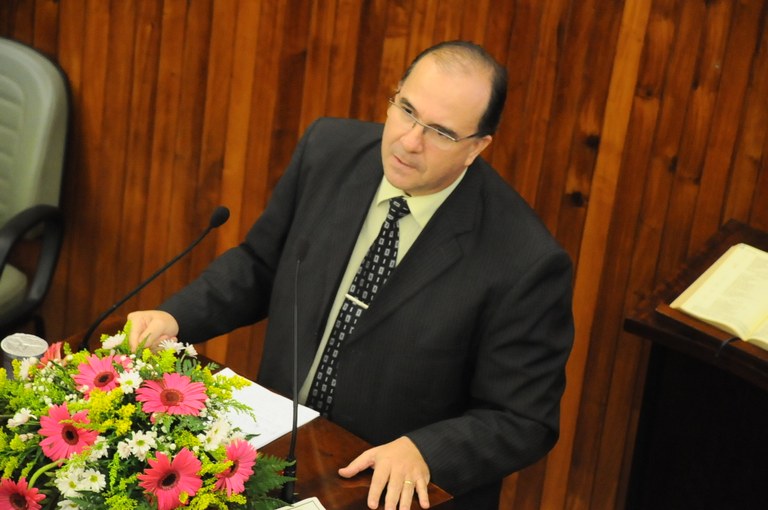 Vereador Marcos Custódio fortalece pedido para recuperação de rua do Jardim Ohara
