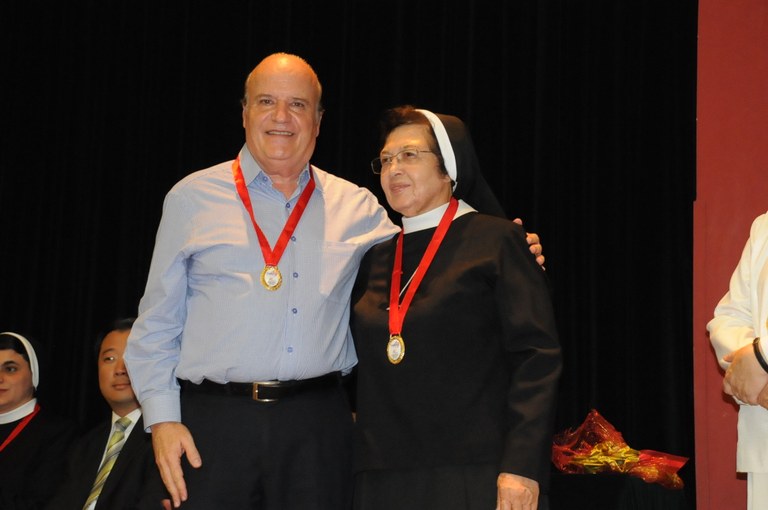 Nardi recebeu medalha comemorativa dos 80 anos do Colégio Sagrado Coração de Jesus