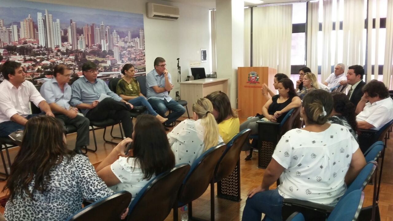 Vereadora Professora Daniela ressalta as garantias educacionais do atendimento à solicitação de professores da rede municipal