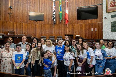 Participantes da audiência pública com vereadores no plenário da Câmara; iniciativa é da vereadora Vânia Ramos