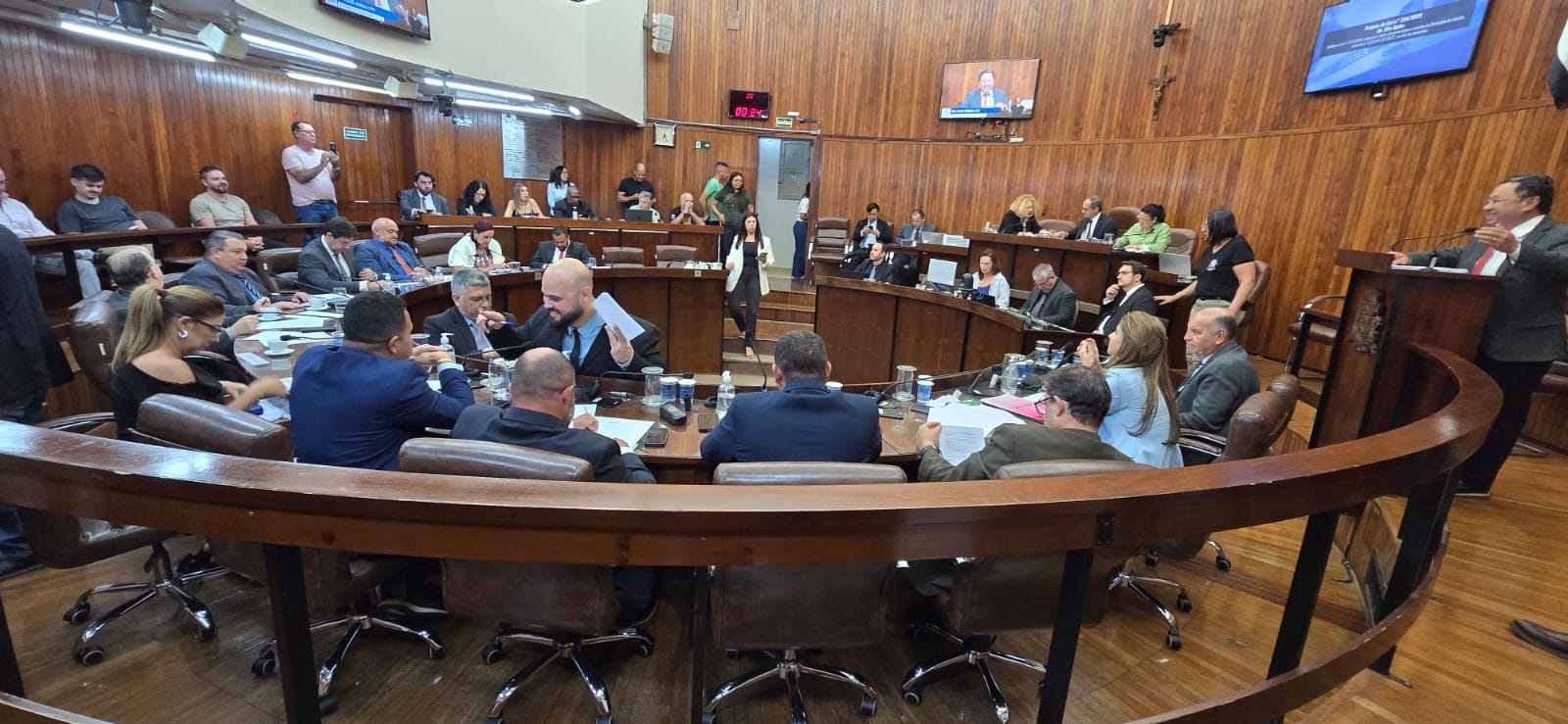 Plenário da Câmara de Marília em sessão ordinária; vereadores voltam a se reunir no dia 23 Plenário da Câmara de Marília em sessão ordinária; vereadores voltam a se reunir no dia 23