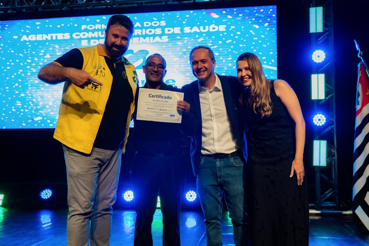 Presidente estadual do Sindiemprol, Paulo Lopes, com o vice-presidente, Irineu Gomes, Danilo da Saúde e a secretária Paloma Libanio Presidente estadual do Sindiemprol, Paulo Lopes, com o vice-presidente, Irineu Gomes, Danilo da Saúde e a secretária Paloma Libanio