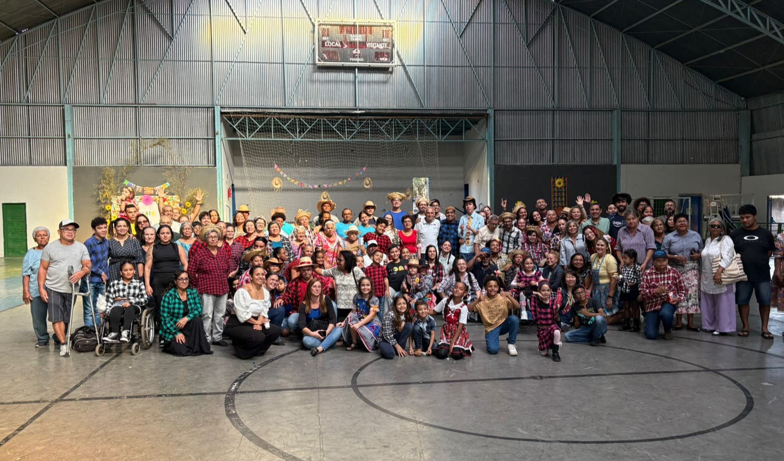 Festa junina da Amei reuniu um grande número de participantes; Professor Galdino da Unimar é parceiro da associação
