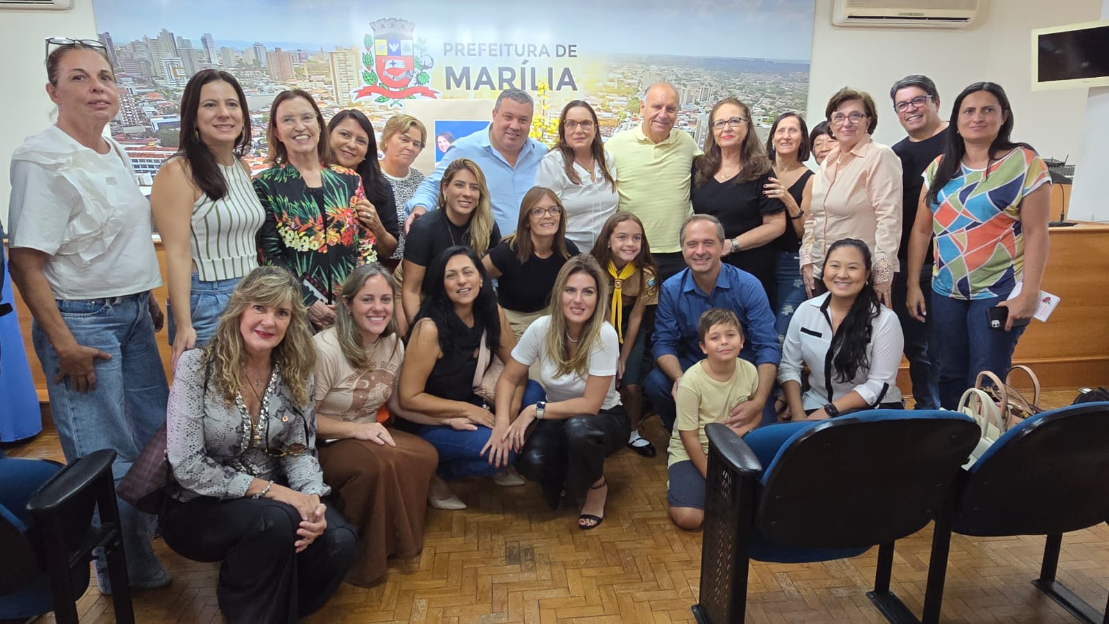 Vereadores e voluntários do Fundo Social de Solidariedade no lançamento da campanha deste ano