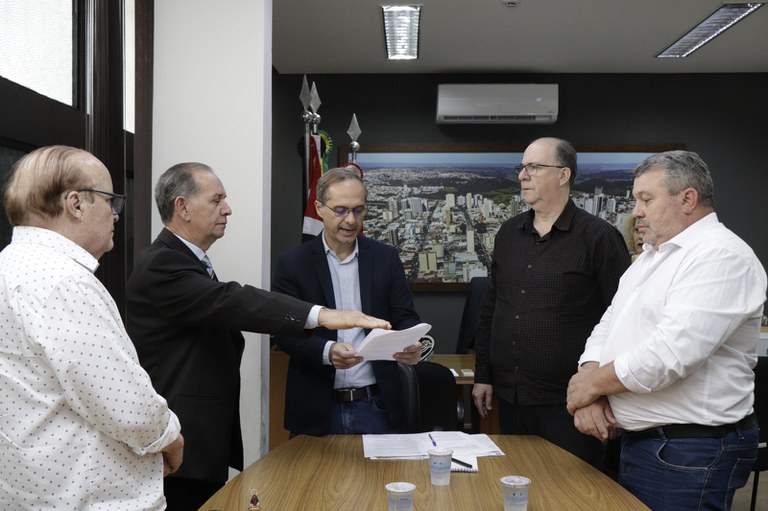 Após nova retotalização de votos, José Carlos Albuquerque é empossado na C�
