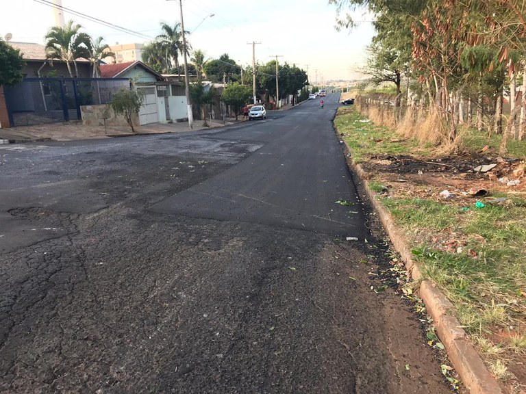 Após requerimento do vereador Cícero do Ceasa, recape da rua Santos Dumont é realizado