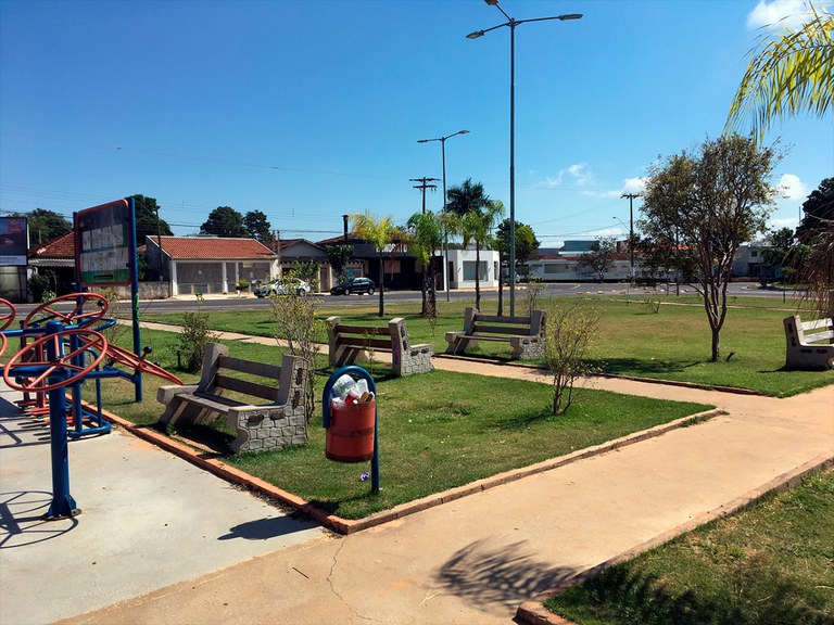 Após requerimento do vereador Mário Coraíni Jr,  Município prepara instalação de bancos em praça