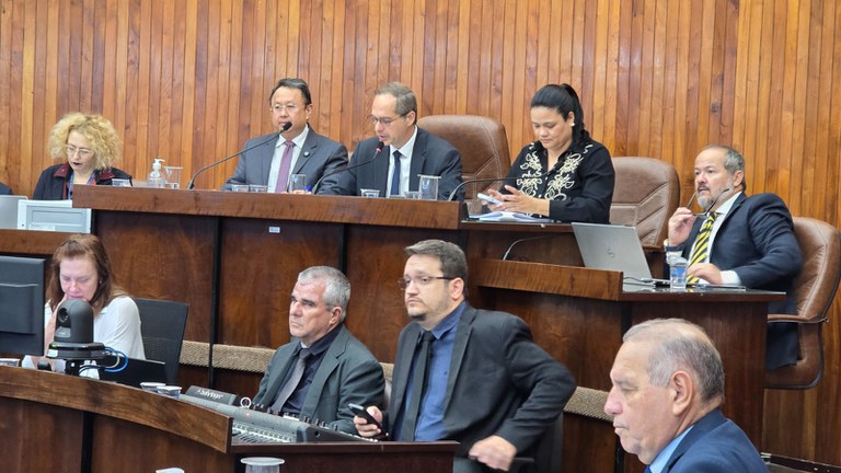 Câmara de Marília vota projetos de lei que ampliam direitos às pessoas com au