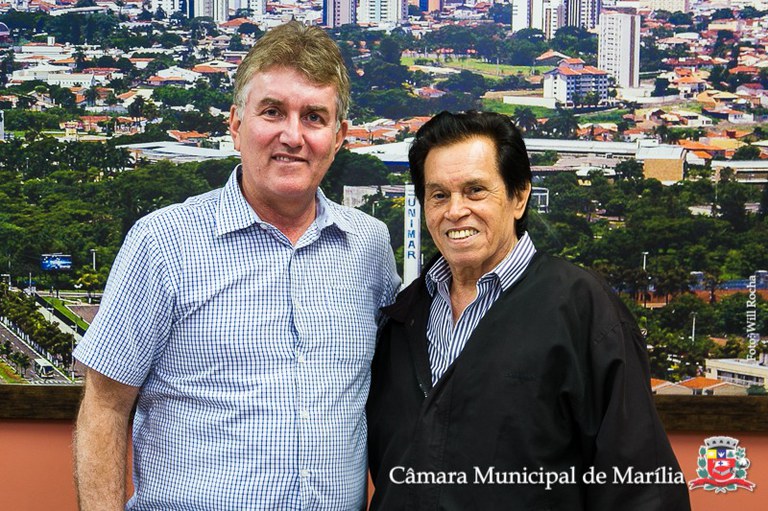 Câmara entrega título de Cidadão Mariliense ao cantor e ex-vereador Sebastião da Silva, o Caim