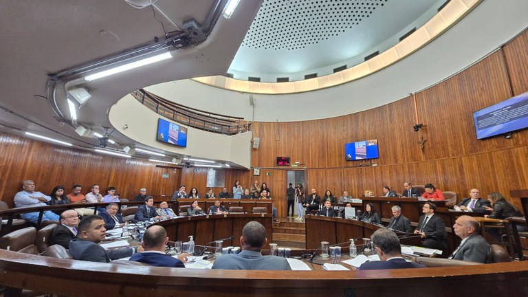 Câmara vota abertura de crédito para contratação temporária e construção de escola
