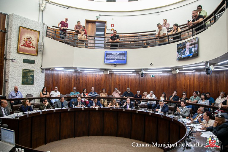 Câmara vota quatro projetos e pode estabelecer Bancada Feminina