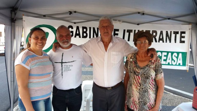 Cícero do Ceasa realiza gabinete itinerante no centro de Marília e ouve pedidos da população