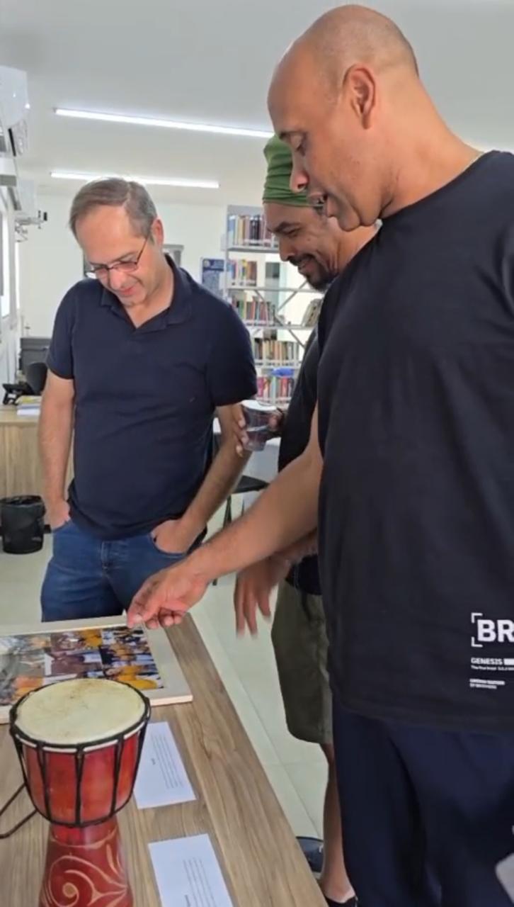 Presidente Danilo da Saúde e Mestres Oriazambi e Pereira visitam a exposição que fica aberta até o dia 22 de agosto, na Biblioteca da Câmara