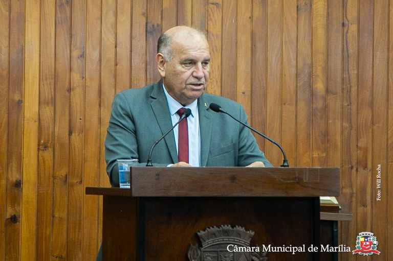 Damasceno quer adequação de lei municipal à norma federal que trata do magist